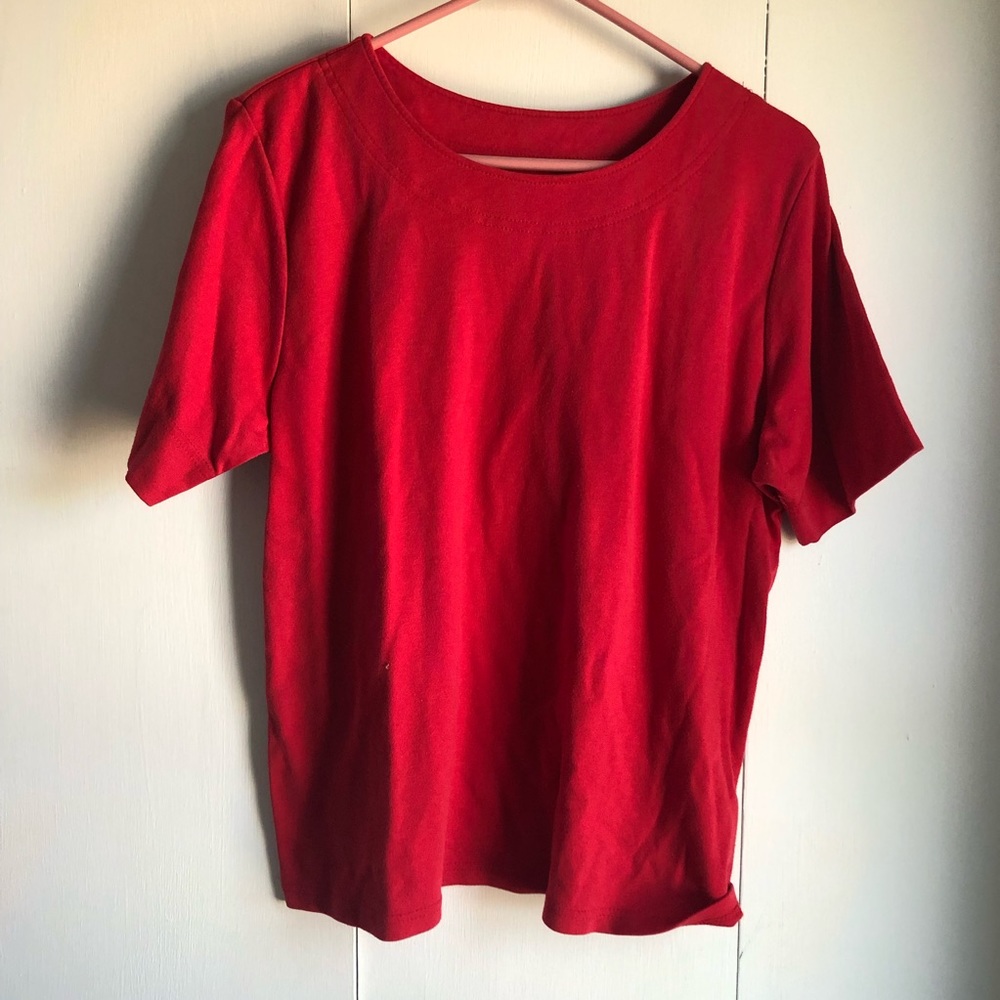 Red Short Sleeve Weekenders Scoop Neck Tee